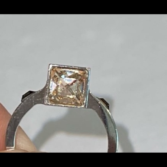Louis Vuitton Gamble Ring - Picture 5 of 6
